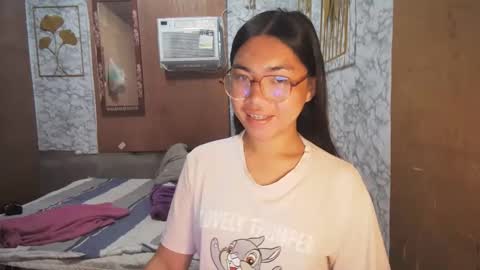 Snapshot of asian_rhean chatting on November 2025 10:43:02 PM Rhean online show from November 2025 10:43:02 PM