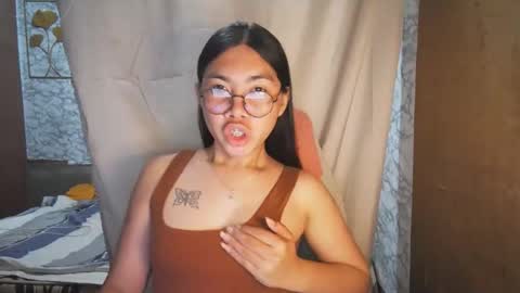 Snapshot of asian_rhean chatting on December 2025 10:20:02 AM Rhean online show from December 2025 10:20:02 AM