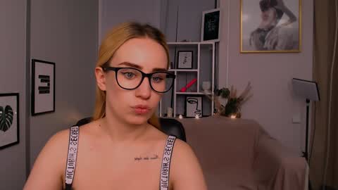 Snapshot of asol_muah chatting on December 2024 09:11:02 PM Asol online show from December 2024 09:11:02 PM