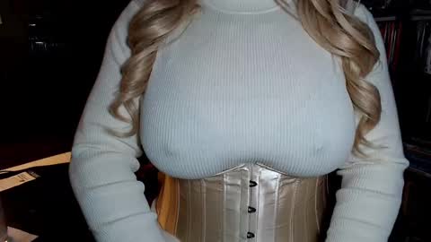 Aspen Vale online show from November 2025 05:18:01 AM