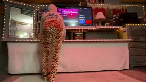 Snapshot of ass_so_sweet chatting on February 2026 07:02:01 AM SIR WILLIAM online show from February 2026 07:02:01 AM