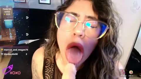 Snapshot of asshley_tyler chatting on September 2025 07:14:02 PM ash online show from September 2025 07:14:02 PM