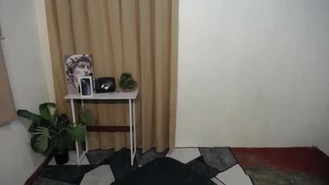 Snapshot of astraea_xxx chatting on January 2025 02:35:02 PM Anna online show from January 2025 02:35:02 PM