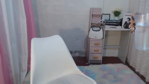 Snapshot of astraea_xxx chatting on January 2025 05:56:02 PM Anna online show from January 2025 05:56:02 PM