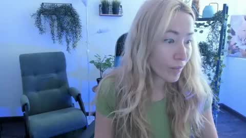 astramonroe online show from May 2026 04:42:02 AM