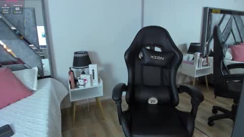 Astrid  online show from January 2026 08:56:01 PM