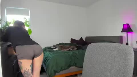 Astrid Luxe online show from January 2025 08:18:01 PM