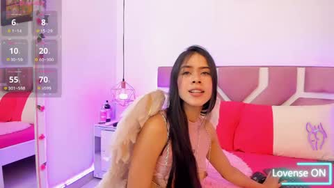Snapshot of atenea_kros chatting on April 2026 05:45:02 PM Atenea online show from April 2026 05:45:02 PM