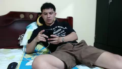 Snapshot of athleticboy2026 chatting on May 2026 11:35:01 PM Robin online show from May 2026 11:35:01 PM
