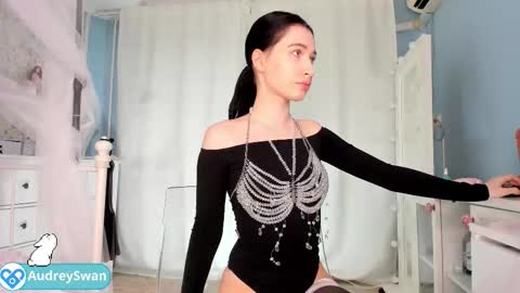 Mary online show from October 2025 10:36:01 AM