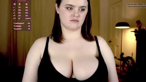 Snapshot of audreyjacq chatting on December 2024 06:22:01 PM Audrey Jacq online show from December 2024 06:22:01 PM