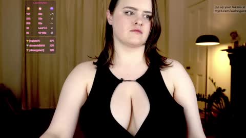 Snapshot of audreyjacq chatting on January 2025 08:56:02 PM Audrey Jacq online show from January 2025 08:56:02 PM