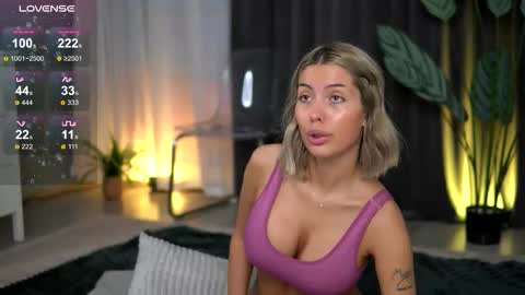 Snapshot of audreyzanne chatting on November 2025 07:31:01 AM Isabella online show from November 2025 07:31:01 AM