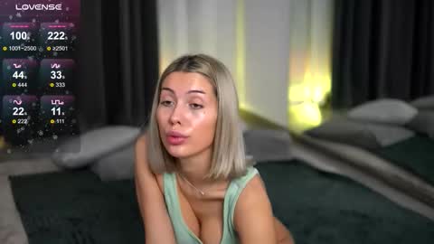 Snapshot of audreyzanne chatting on November 2025 08:59:01 AM Isabella online show from November 2025 08:59:01 AM