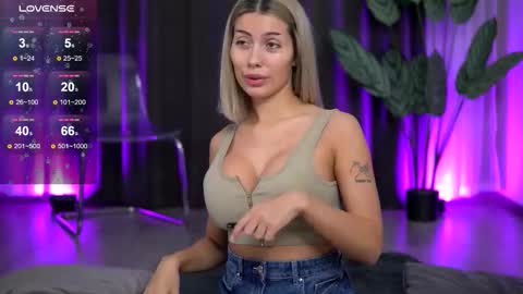 Snapshot of audreyzanne chatting on November 2025 08:49:02 AM Isabella online show from November 2025 08:49:02 AM