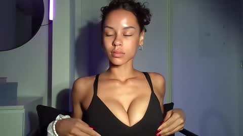 August online show from November 2025 08:00:01 PM