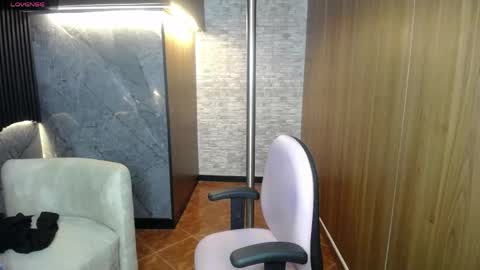 aura_cute_ online show from April 2026 03:44:02 AM