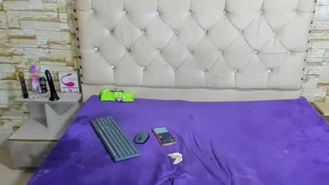 Snapshot of aura_love69 chatting on January 2025 09:54:02 AM Monii Yi online show from January 2025 09:54:02 AM