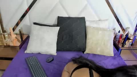 Snapshot of aura_love69 chatting on September 2025 05:20:02 AM Monii Yi online show from September 2025 05:20:02 AM