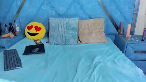 Monii Yi online show from February 2026 07:09:02 AM