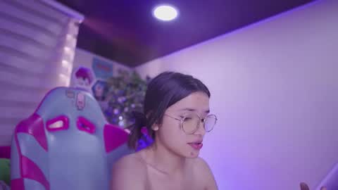 Snapshot of aura_rouss chatting on November 2025 11:45:01 AM aura_rouss online show from November 2025 11:45:01 AM