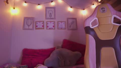 Snapshot of aura_rouss chatting on November 2025 12:20:02 AM aura_rouss online show from November 2025 12:20:02 AM