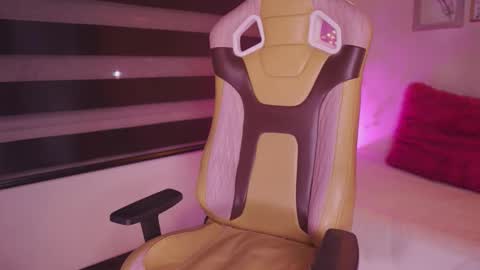 Snapshot of aura_rouss chatting on November 2025 02:03:01 AM aura_rouss online show from November 2025 02:03:01 AM