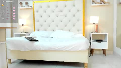 Snapshot of aura_sanders1 chatting on October 2025 12:20:01 PM Aura sanders online show from October 2025 12:20:01 PM