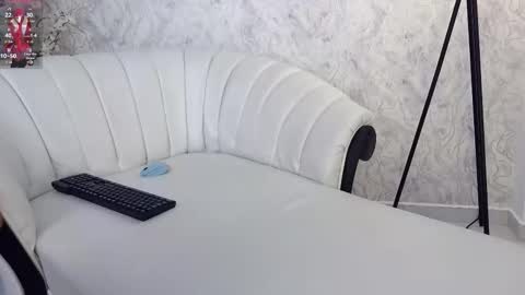 Snapshot of aura_sanders1 chatting on November 2025 12:16:02 PM Aura sanders online show from November 2025 12:16:02 PM