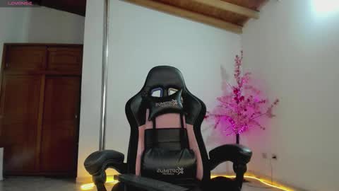 aura online show from September 2025 05:22:02 AM