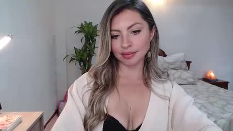 Snapshot of auribelle chatting on November 2025 07:59:01 PM Auri Belle online show from November 2025 07:59:01 PM