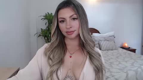 Snapshot of auribelle chatting on November 2025 04:17:01 PM Auri Belle online show from November 2025 04:17:01 PM