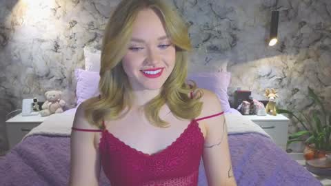 Kate online show from November 2025 05:01:02 PM