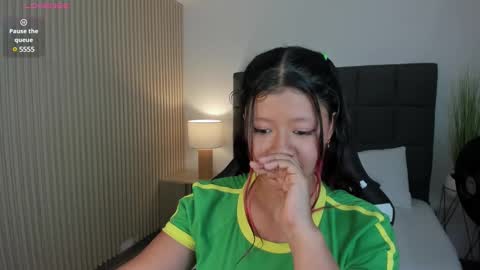 Snapshot of aurora_johnson_ chatting on January 2025 07:24:01 AM A U R O R A online show from January 2025 07:24:01 AM