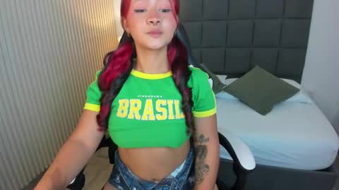 Snapshot of aurora_johnson_ chatting on March 2025 09:03:02 AM A U R O R A online show from March 2025 09:03:02 AM