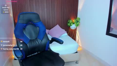 Snapshot of aurora_johnson_ chatting on March 2025 08:33:02 AM A U R O R A online show from March 2025 08:33:02 AM