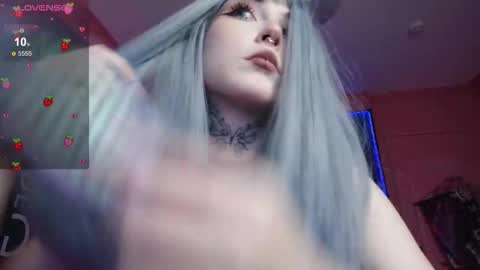 Snapshot of aurora_radiance chatting on September 2025 08:59:01 AM Serena online show from September 2025 08:59:01 AM