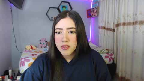 Snapshot of aurora_shy_ chatting on February 2025 04:00:02 PM Aurora online show from February 2025 04:00:02 PM