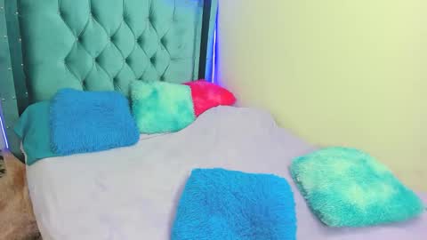 aurora_sky9 online show from December 2025 02:28:02 AM