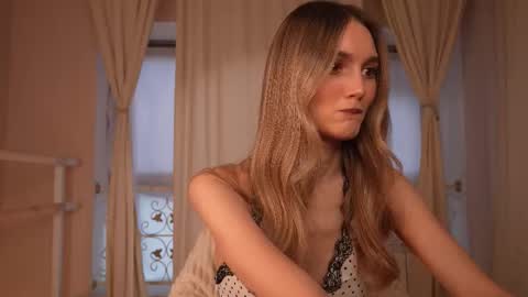 Aurora online show from October 2025 06:50:02 AM