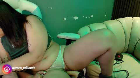 aurora_willow9 online show from November 2025 04:37:01 AM