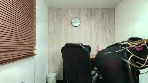 Ariana online show from November 2025 02:01:02 AM