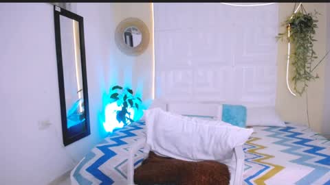 INSTAGRAM AURORA MCRY online show from April 2026 04:57:02 AM