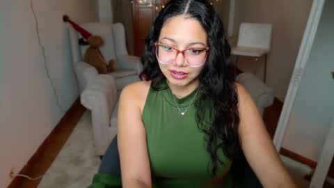 Snapshot of aurorasiera chatting on December 2024 09:08:01 PM Aurora online show from December 2024 09:08:01 PM