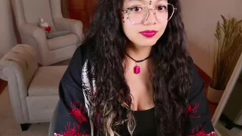 Snapshot of aurorasiera chatting on November 2025 09:48:01 PM Aurora online show from November 2025 09:48:01 PM