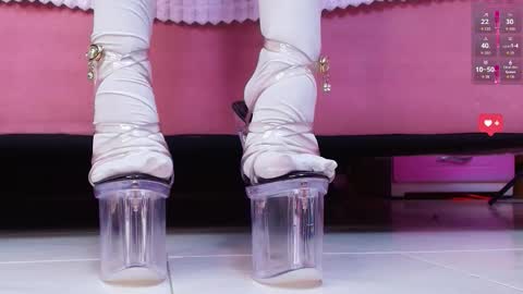 Snapshot of aurorasim chatting on December 2025 01:48:01 PM Aurora online show from December 2025 01:48:01 PM