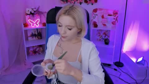 Snapshot of aurorawrenfield chatting on October 2025 10:27:01 AM aurorawrenfield online show from October 2025 10:27:01 AM