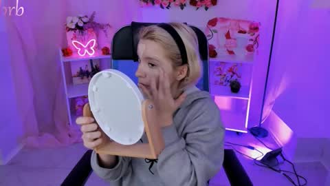 Snapshot of aurorawrenfield chatting on November 2025 04:14:02 AM aurorawrenfield online show from November 2025 04:14:02 AM