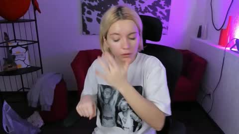 Snapshot of aurorawrenfield chatting on November 2025 04:34:02 AM aurorawrenfield online show from November 2025 04:34:02 AM