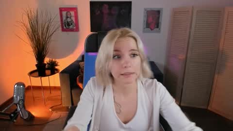 Snapshot of aurorawrenfield chatting on December 2025 02:05:01 AM aurorawrenfield online show from December 2025 02:05:01 AM